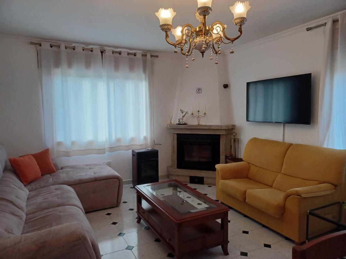 Acogedora Casa De Campo Neda Eksteriør billede